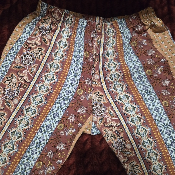 RUE 21 FLARE DESIGNER PANTS - Picture 2 of 3